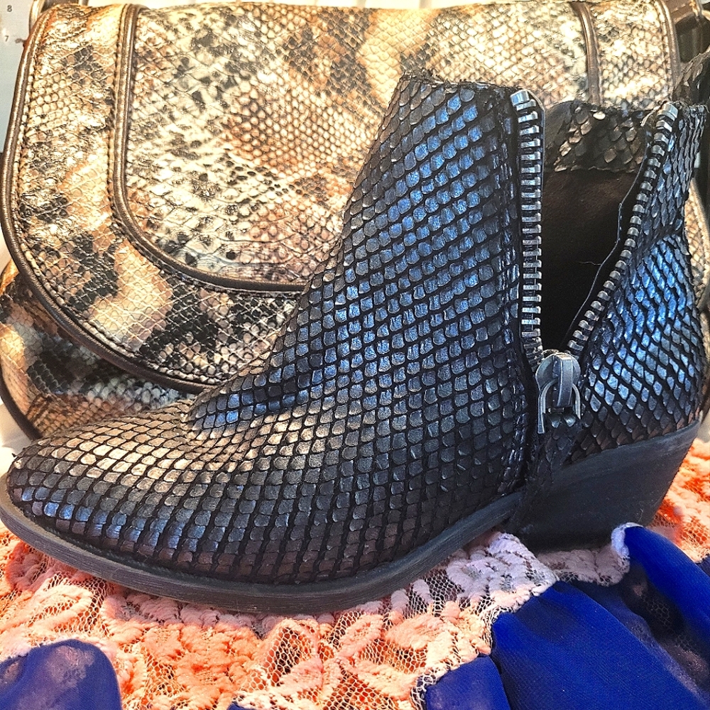 EASY G Metallic Snakeskin Booties